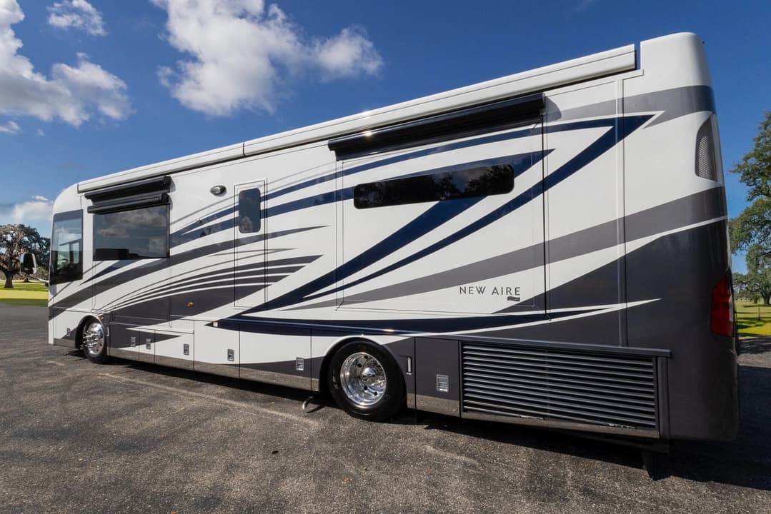 2023 New Aire Diesel Pusher 3545 Motorcoach - Image 8
