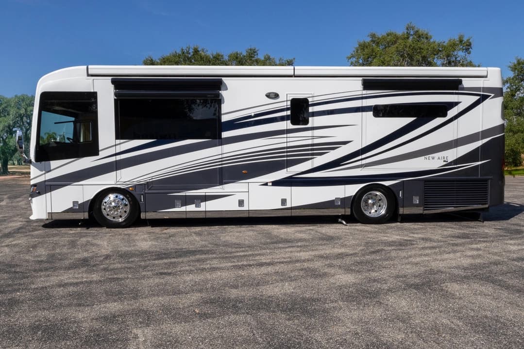 2023 New Aire Diesel Pusher 3545 Motorcoach - Image 9