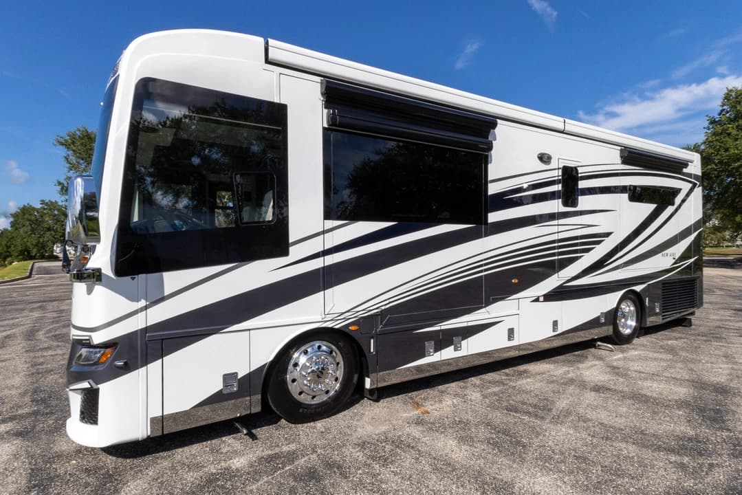 2023 New Aire Diesel Pusher 3545 Motorcoach - Image 10