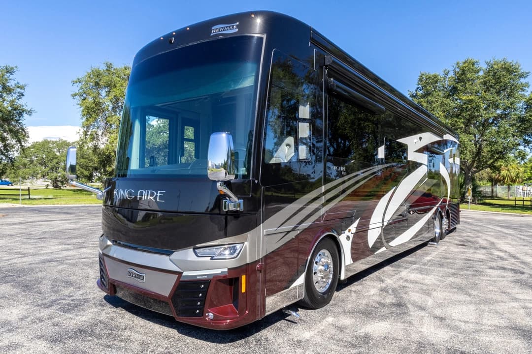 2022 King Aire 4533 Motorcoach - Image 11