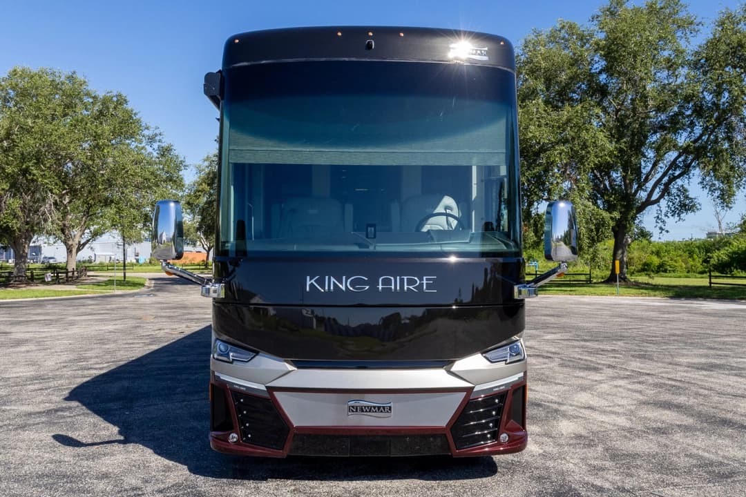 2022 King Aire 4533 Motorcoach - Image 12