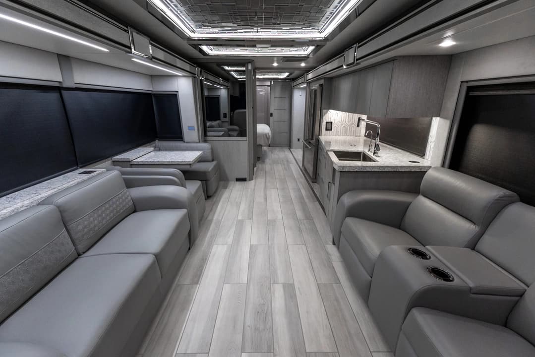 2022 King Aire 4533 Motorcoach - Image 14