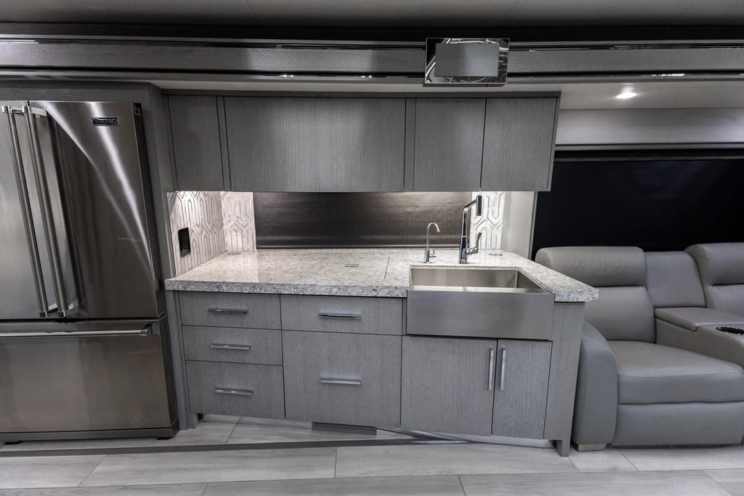 2022 King Aire 4533 Motorcoach - Image 19
