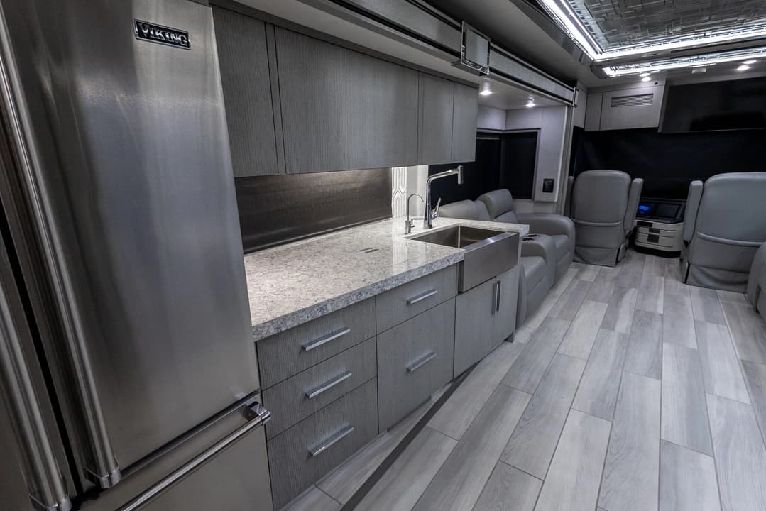 2022 King Aire 4533 Motorcoach - Image 20