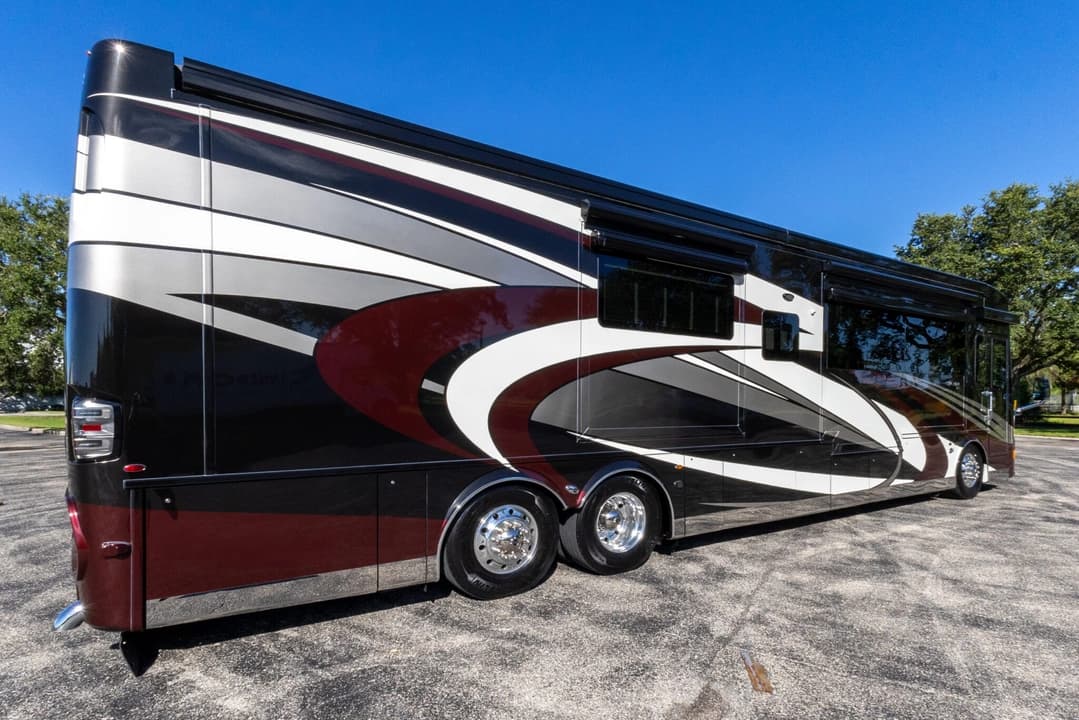 2022 King Aire 4533 Motorcoach - Image 4