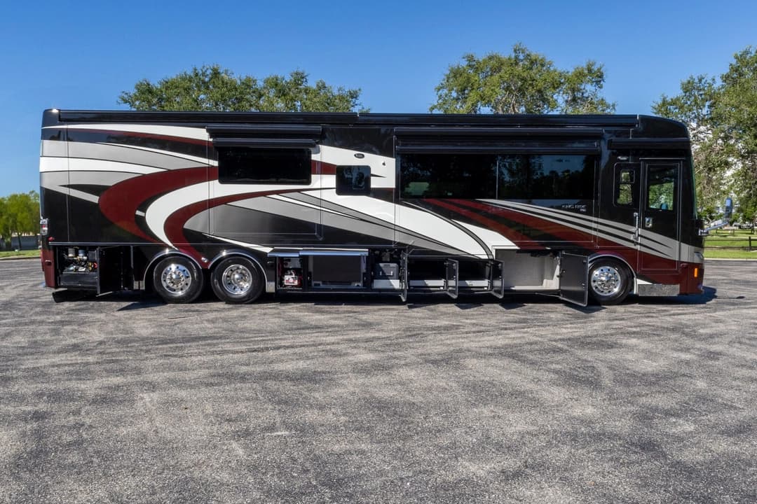 2022 King Aire 4533 Motorcoach - Image 32