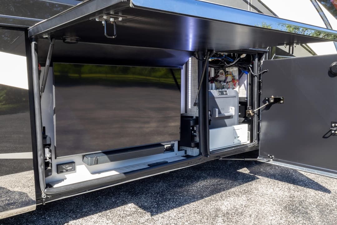 2022 King Aire 4533 Motorcoach - Image 37
