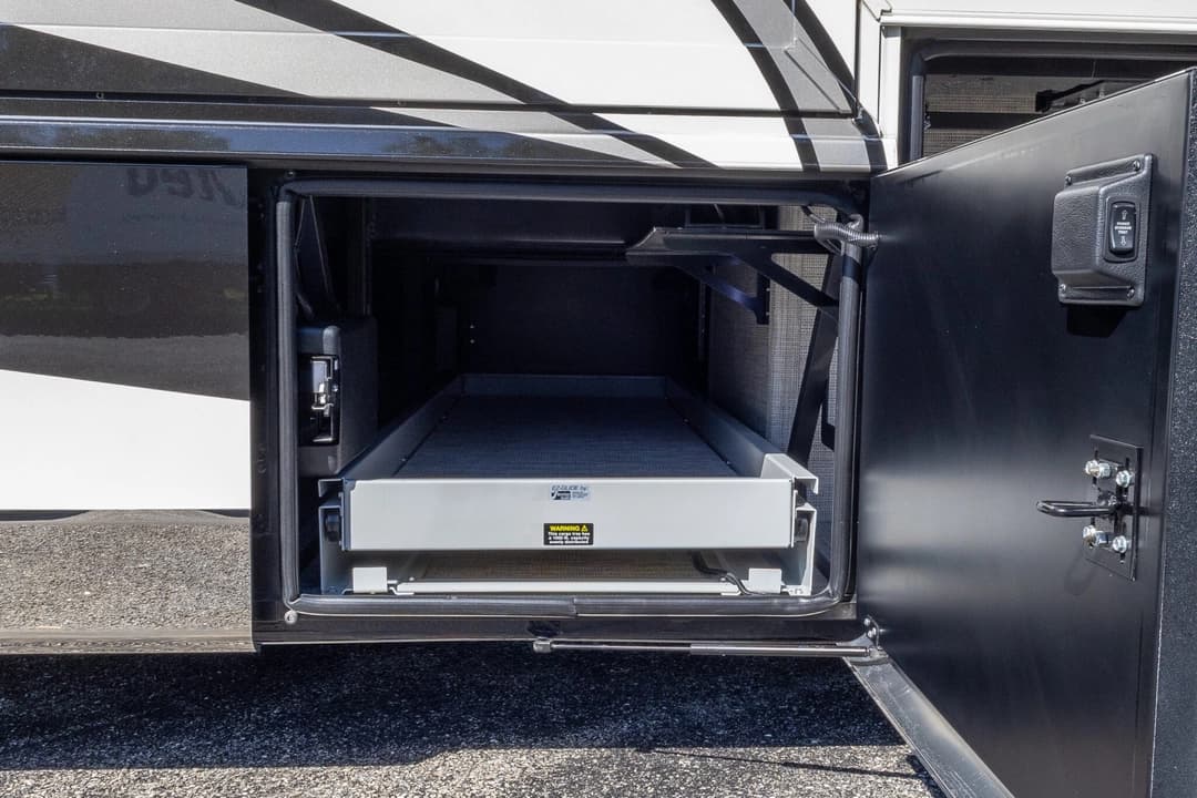 2022 King Aire 4533 Motorcoach - Image 40