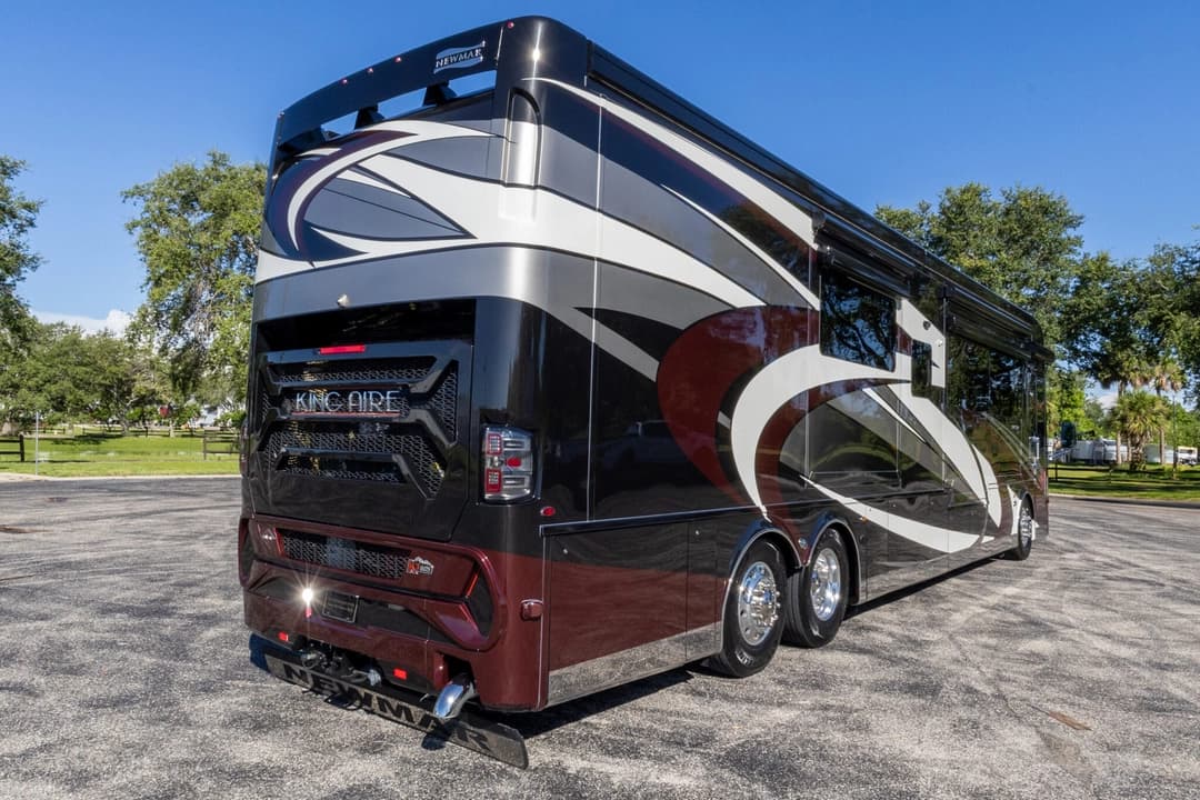 2022 King Aire 4533 Motorcoach - Image 5