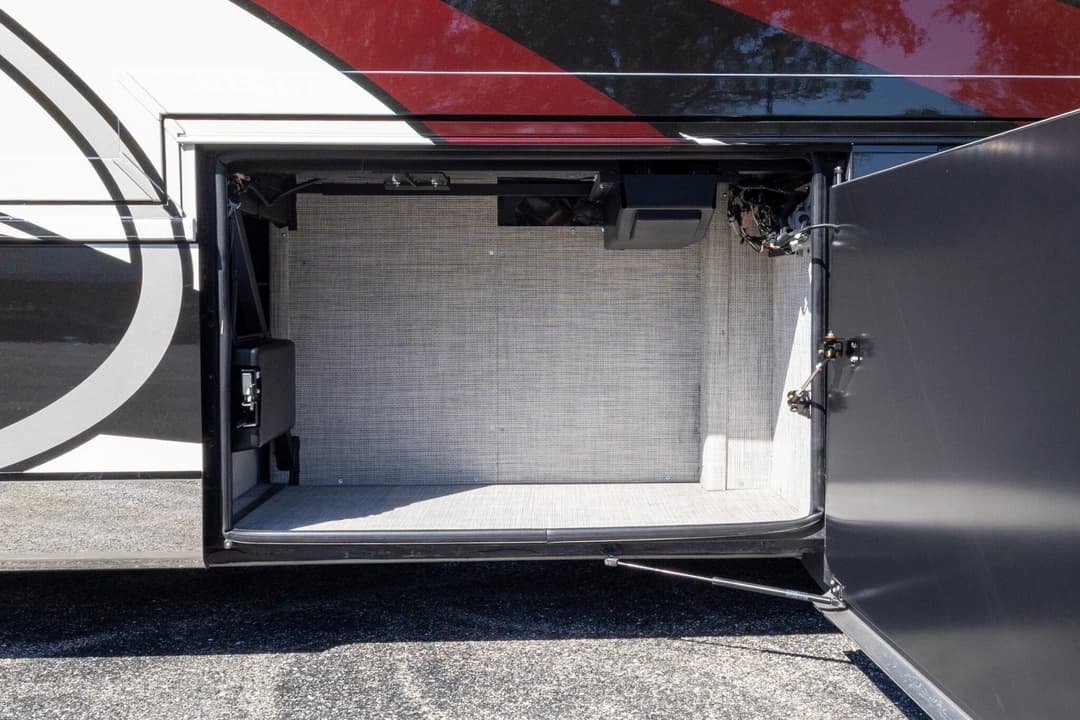 2022 King Aire 4533 Motorcoach - Image 41