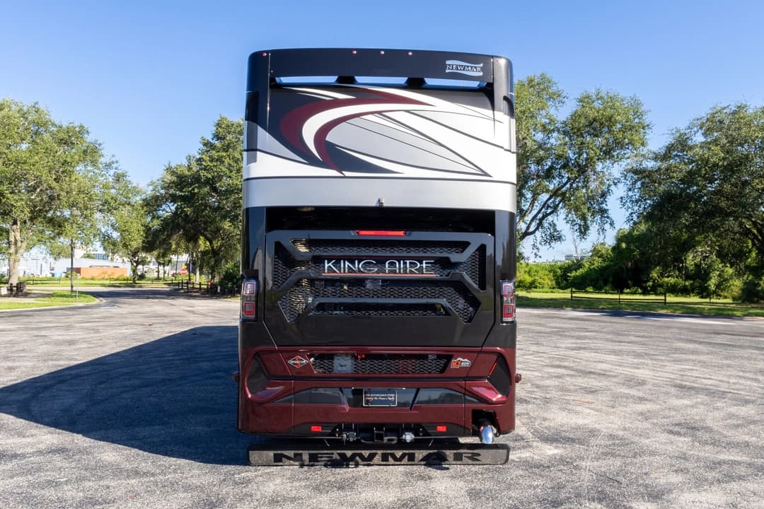 2022 King Aire 4533 Motorcoach - Image 6