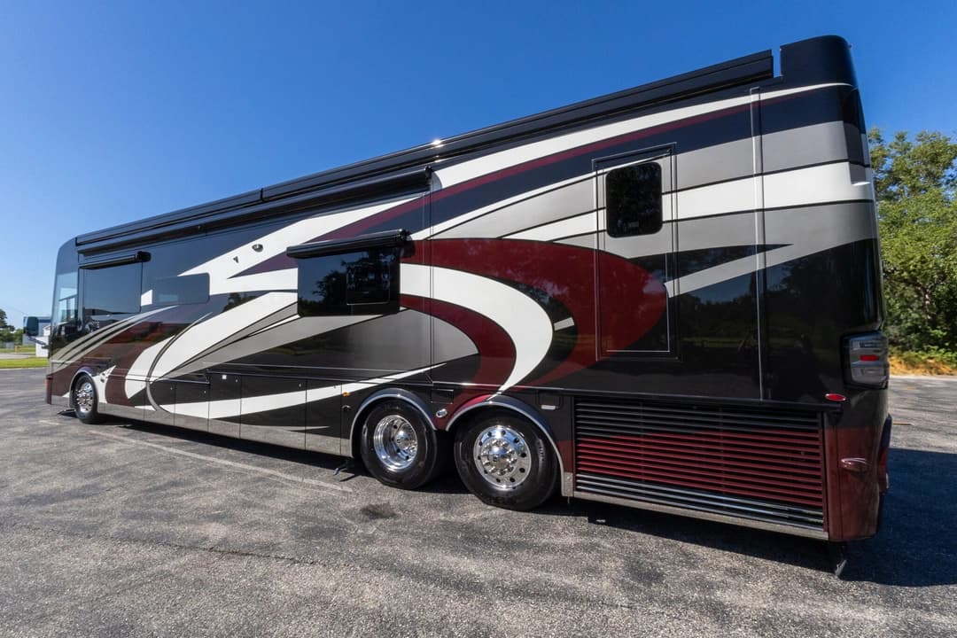 2022 King Aire 4533 Motorcoach - Image 8
