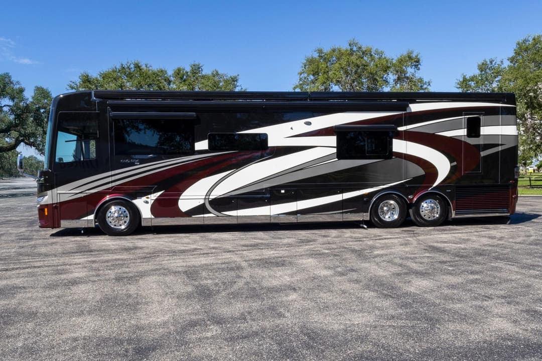 2022 King Aire 4533 Motorcoach - Image 9