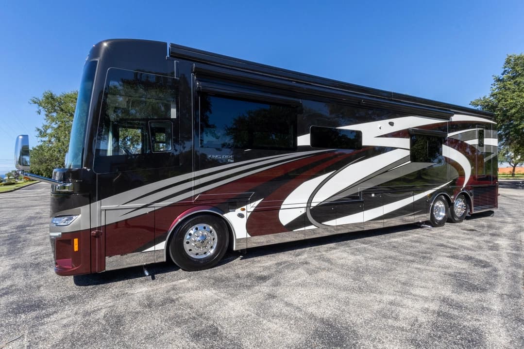 2022 King Aire 4533 Motorcoach - Image 10