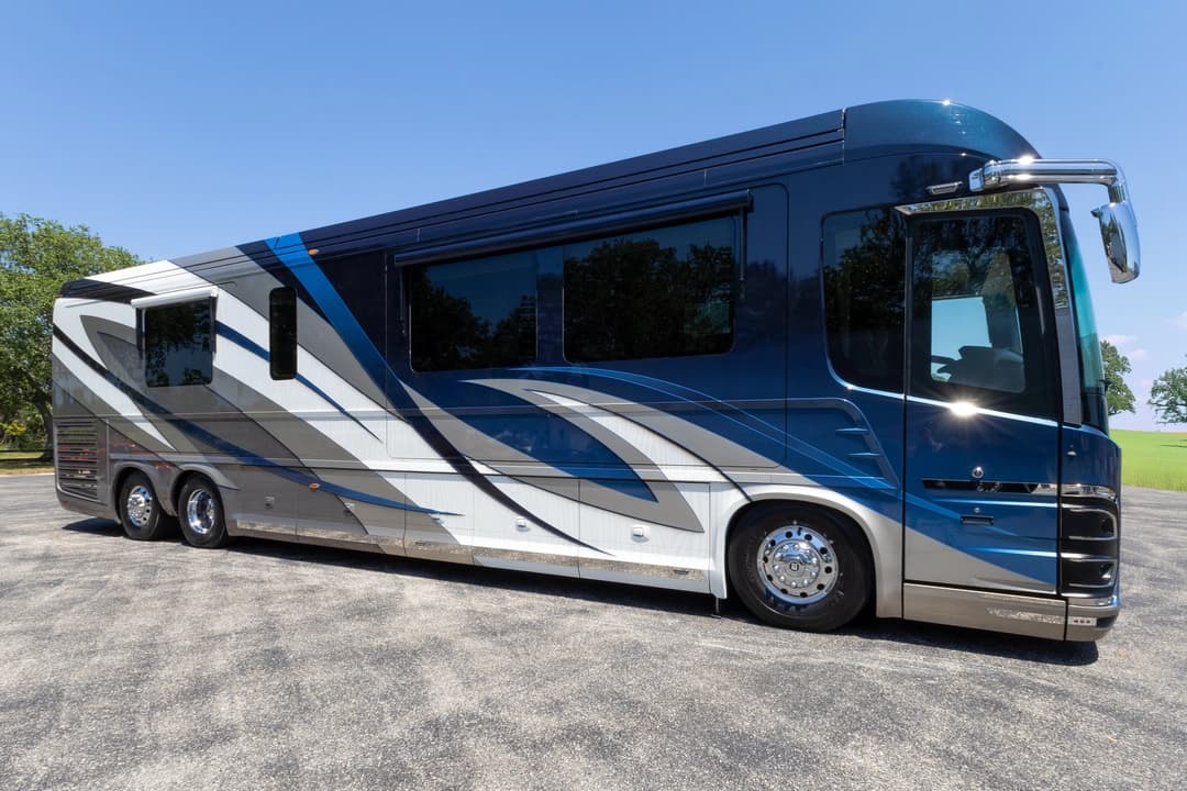 2020 Newell P50 Edition Motorcoach - Image 2