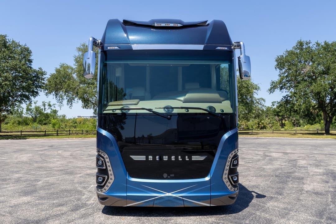 2020 Newell P50 Edition Motorcoach - Image 12