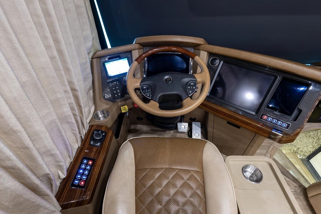 2020 Newell P50 Edition Motorcoach - Image 13