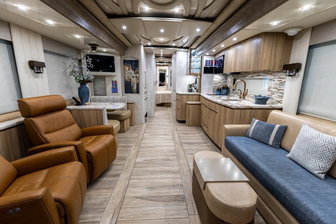2020 Newell P50 Edition Motorcoach - Image 14