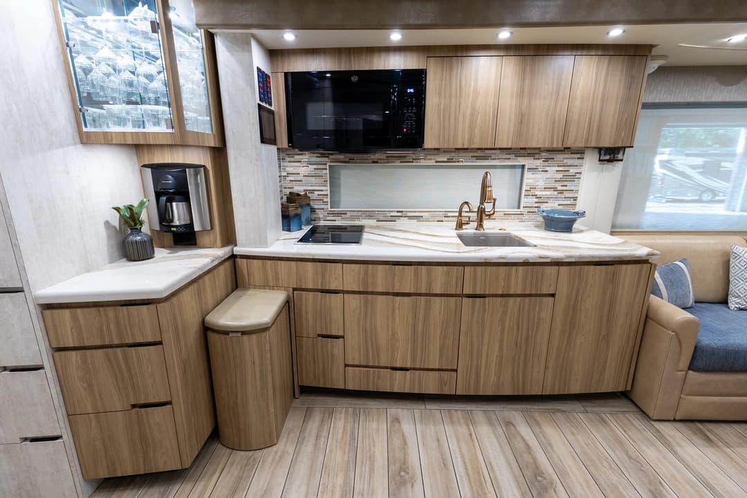 2020 Newell P50 Edition Motorcoach - Image 17