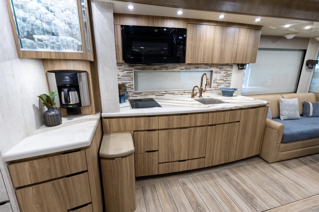 2020 Newell P50 Edition Motorcoach - Image 18