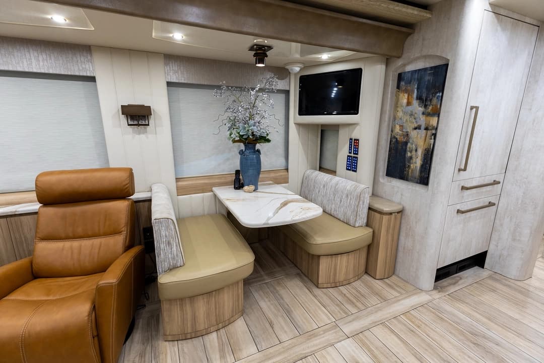 2020 Newell P50 Edition Motorcoach - Image 20