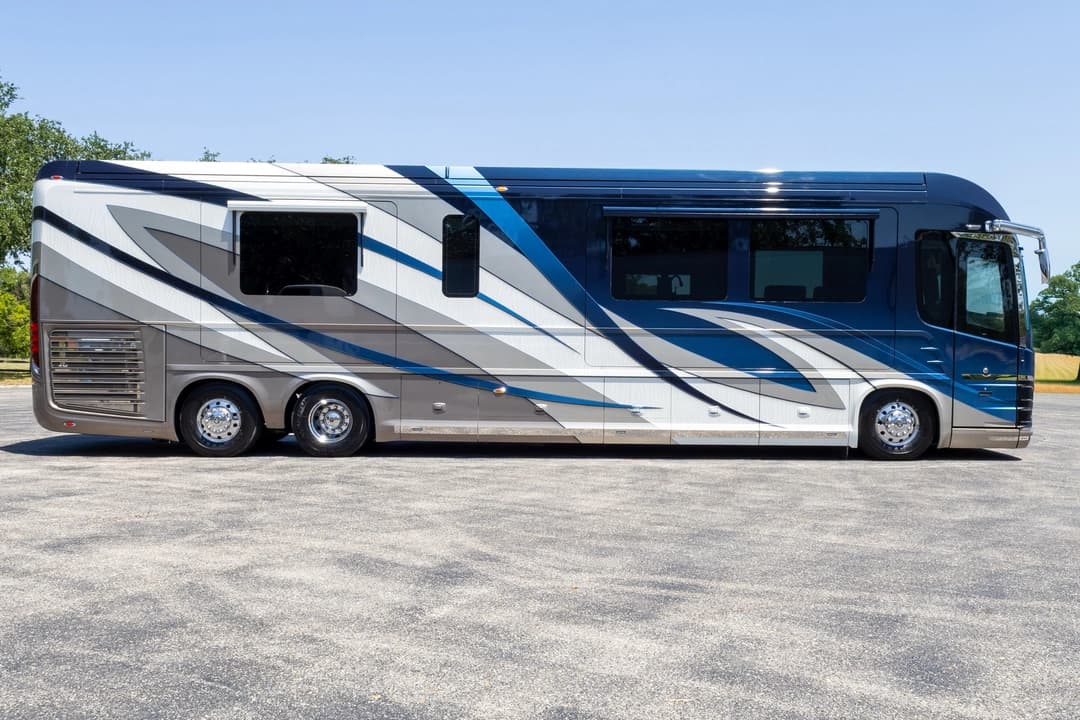 2020 Newell P50 Edition Motorcoach - Image 3