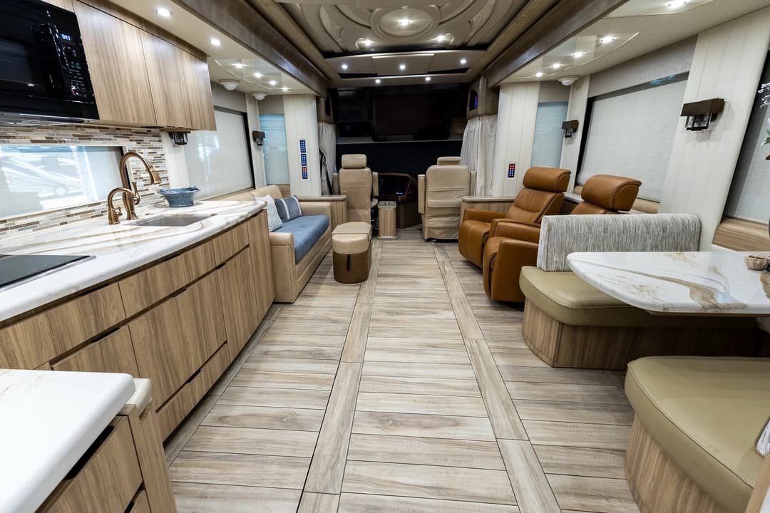 2020 Newell P50 Edition Motorcoach - Image 21