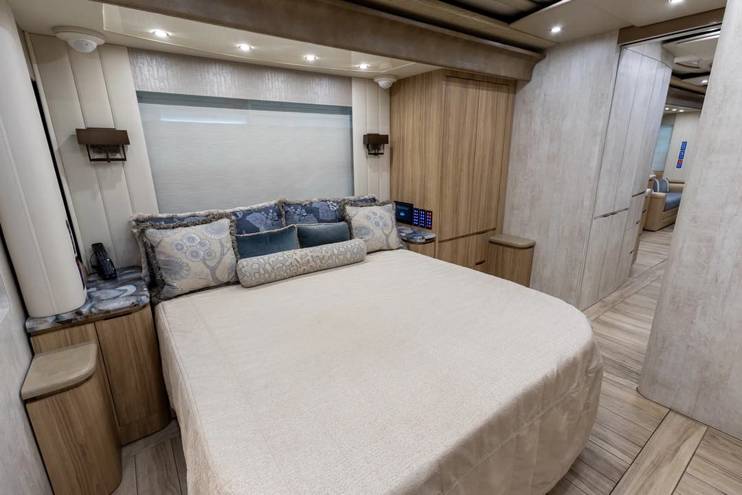 2020 Newell P50 Edition Motorcoach - Image 26