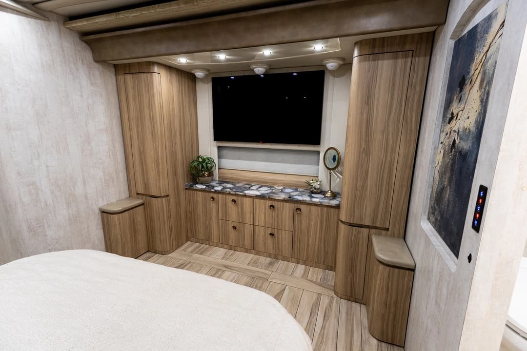 2020 Newell P50 Edition Motorcoach - Image 27