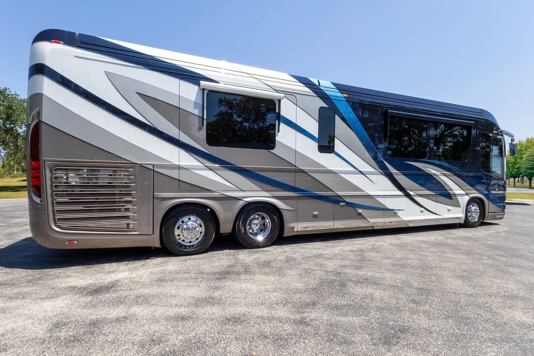 2020 Newell P50 Edition Motorcoach - Image 4