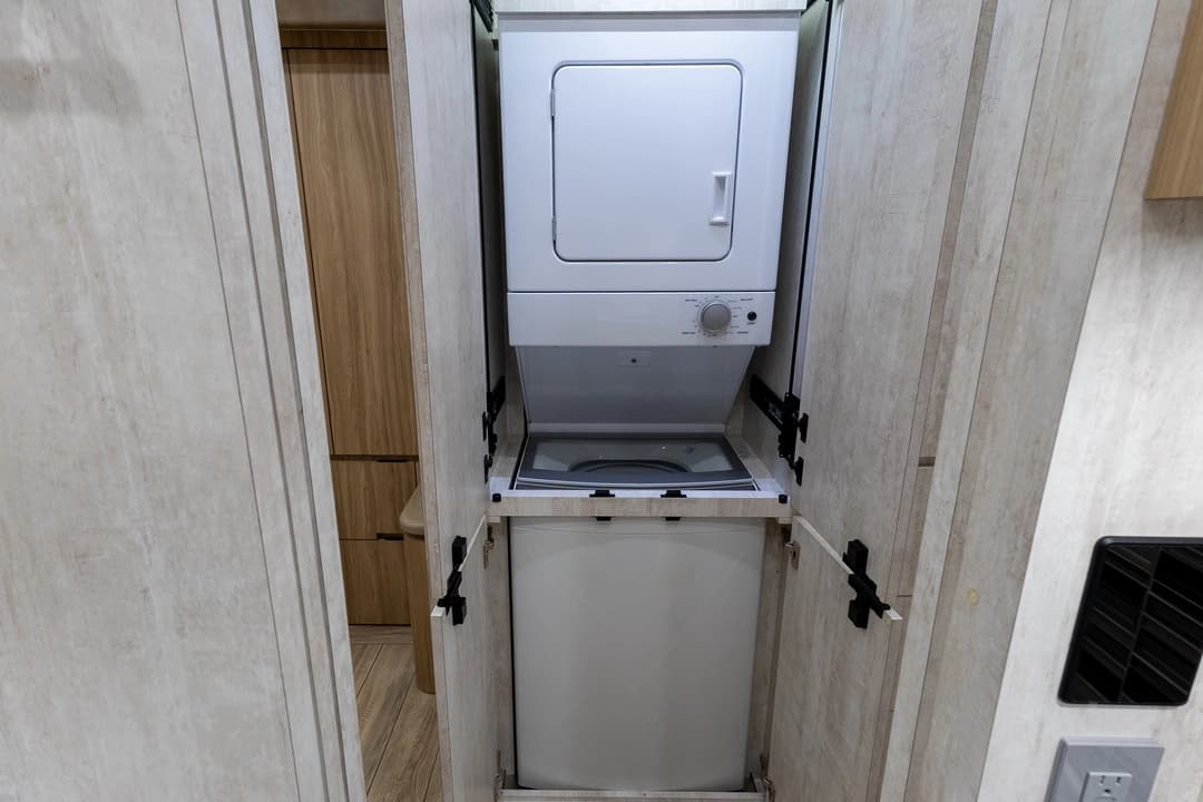 2020 Newell P50 Edition Motorcoach - Image 32
