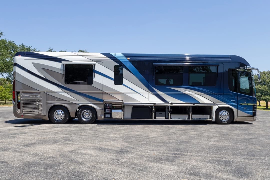 2020 Newell P50 Edition Motorcoach - Image 33