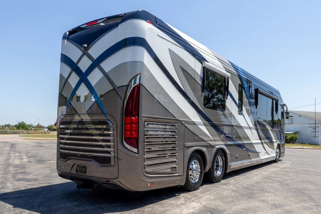2020 Newell P50 Edition Motorcoach - Image 5
