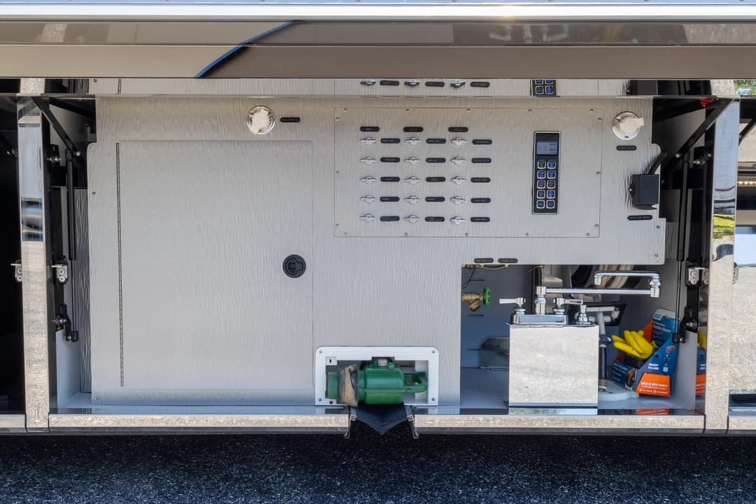 2020 Newell P50 Edition Motorcoach - Image 45