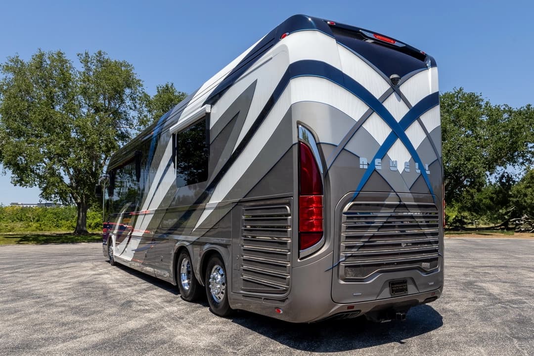 2020 Newell P50 Edition Motorcoach - Image 7