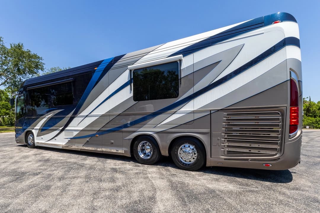 2020 Newell P50 Edition Motorcoach - Image 8