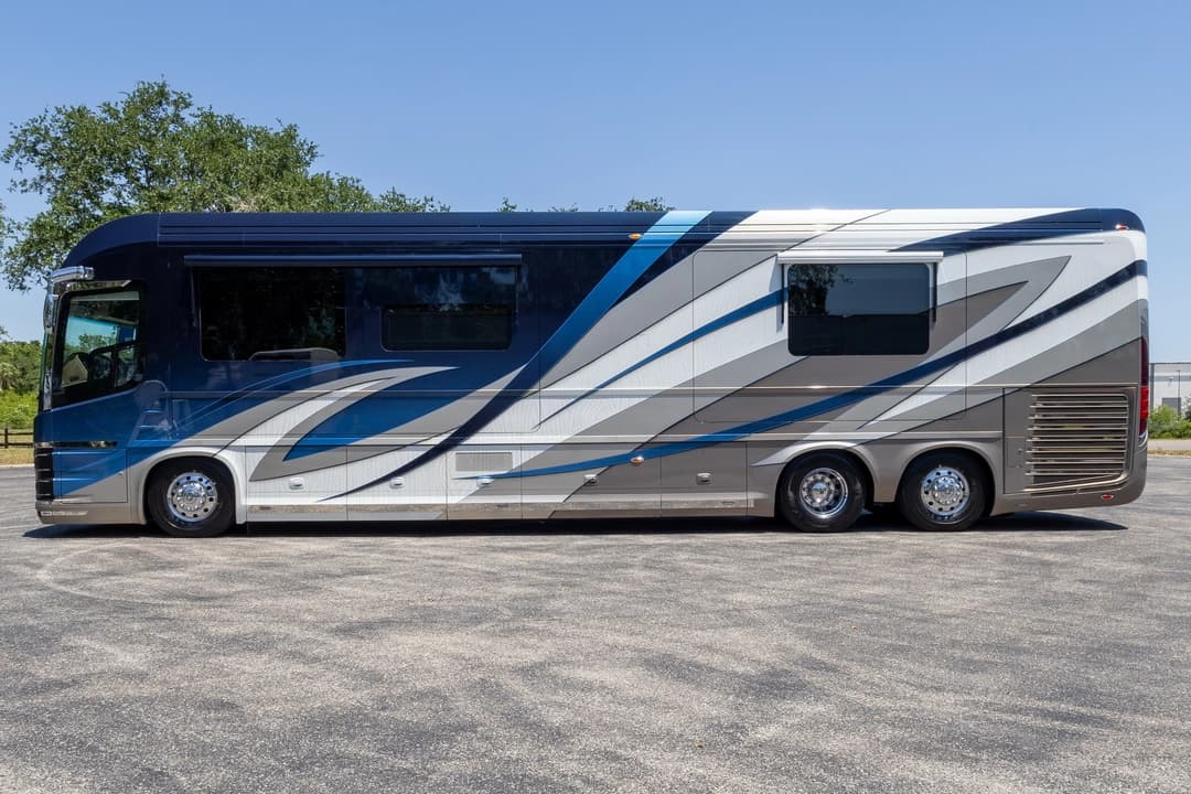 2020 Newell P50 Edition Motorcoach - Image 9
