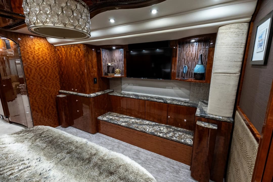 2017 Millennium H3-45 Motorcoach - Image 27