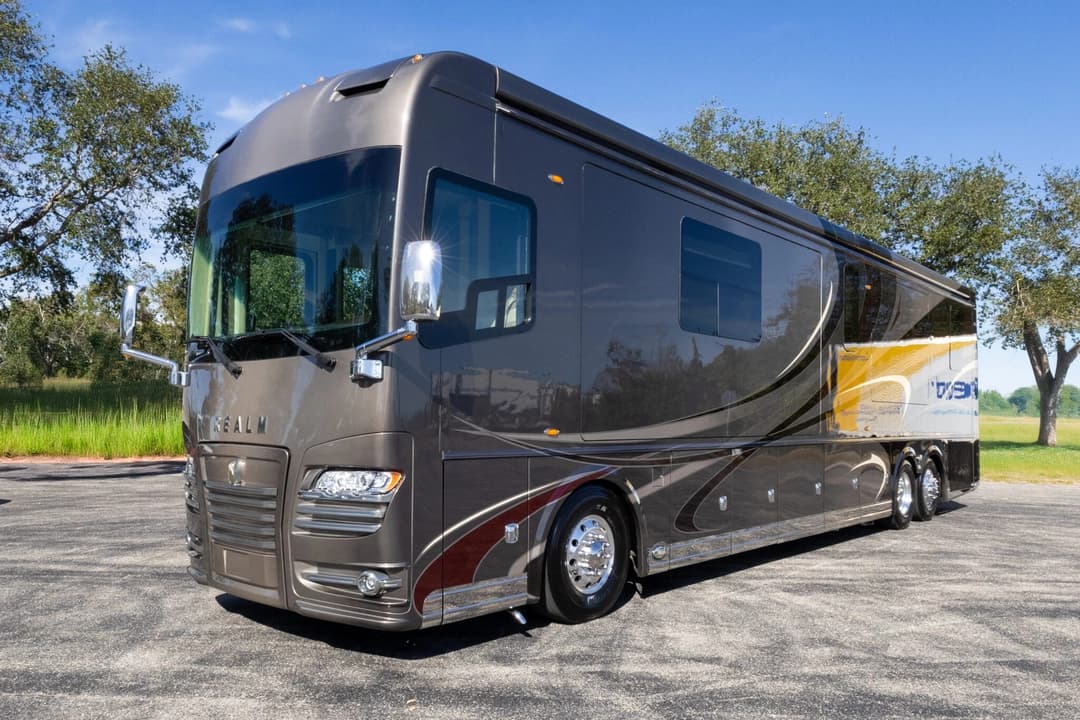 2016 Foretravel 4540 Motorcoach - Image 11