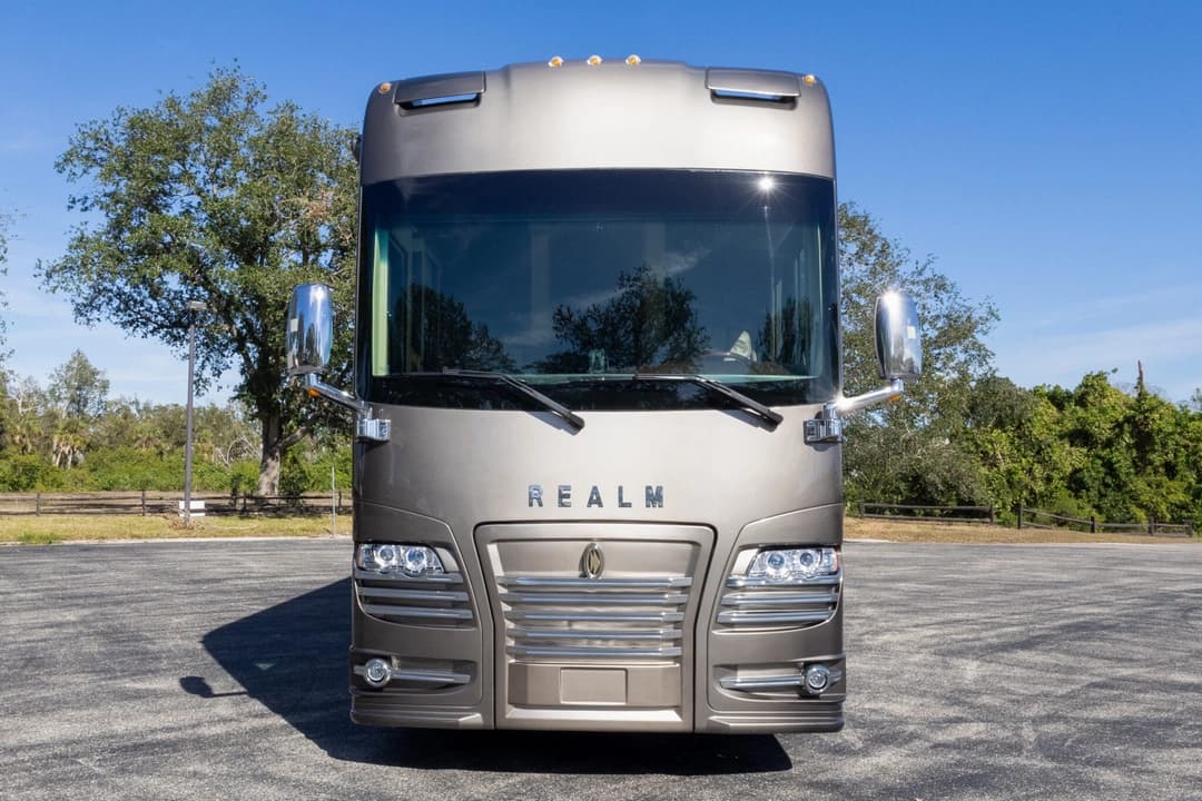 2016 Foretravel 4540 Motorcoach - Image 12