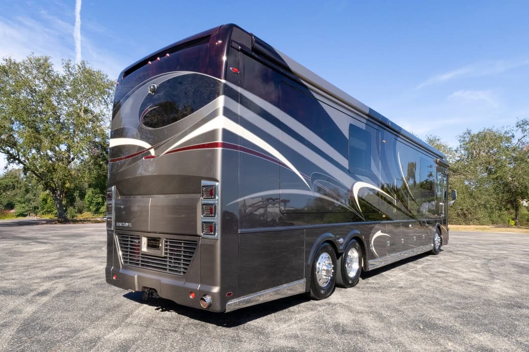 2016 Foretravel 4540 Motorcoach - Image 5
