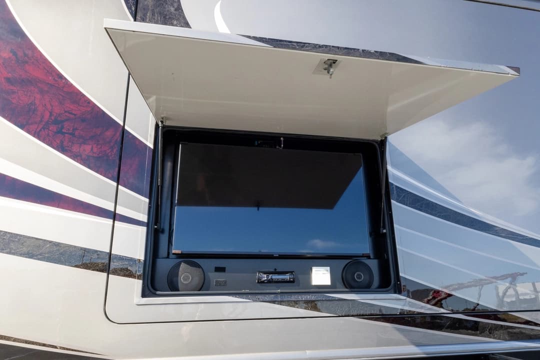 2016 Foretravel 4540 Motorcoach - Image 42