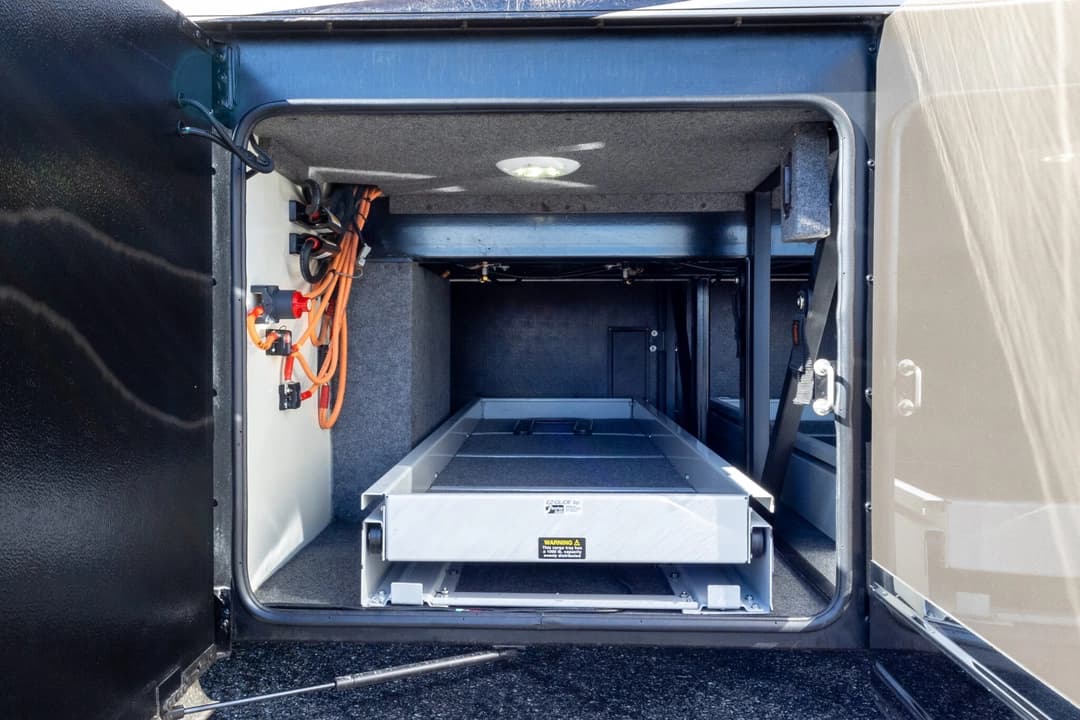 2016 Foretravel 4540 Motorcoach - Image 45