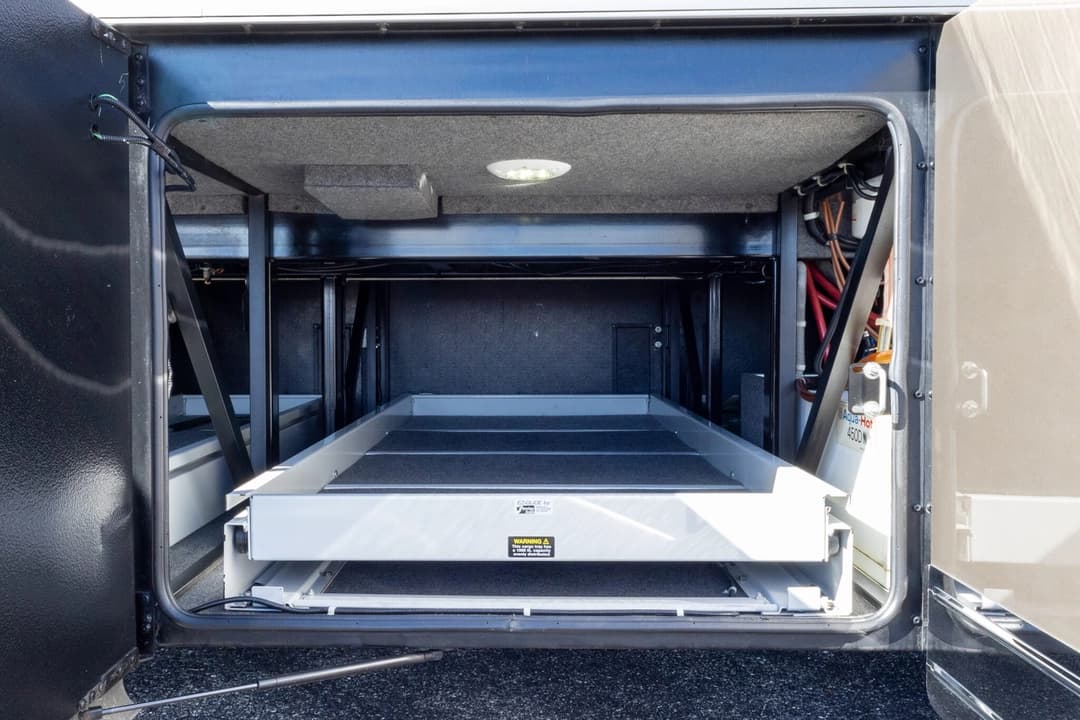 2016 Foretravel 4540 Motorcoach - Image 46