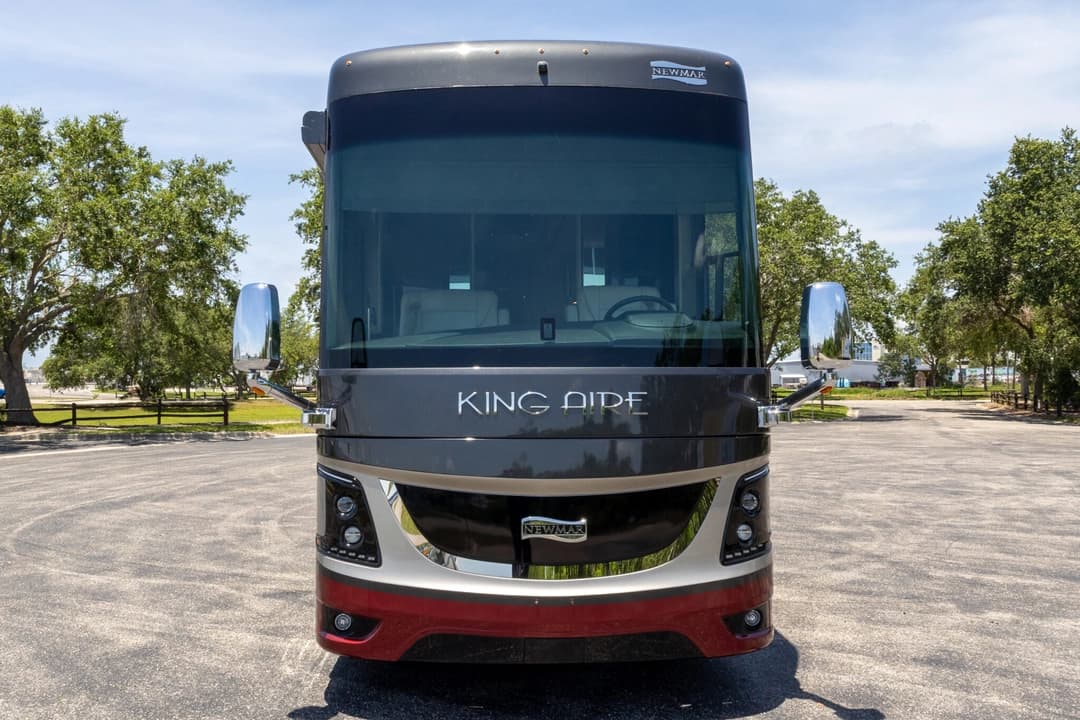 2020 King Aire 4533 Motorcoach - Image 12
