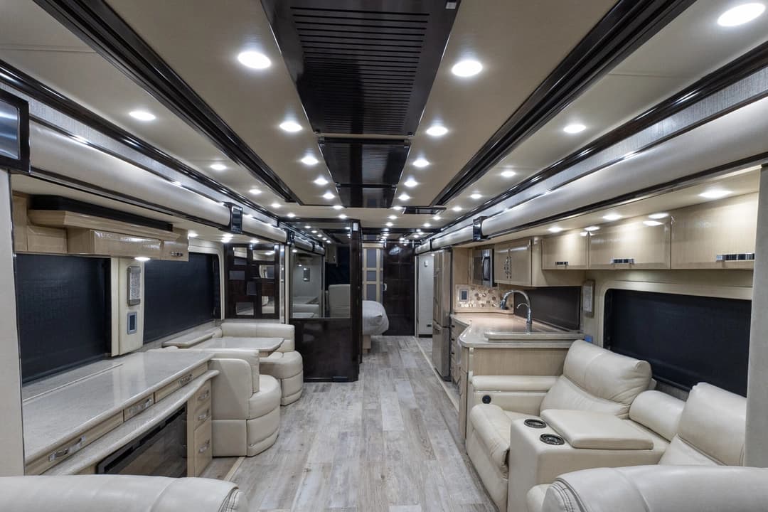 2020 King Aire 4533 Motorcoach - Image 14