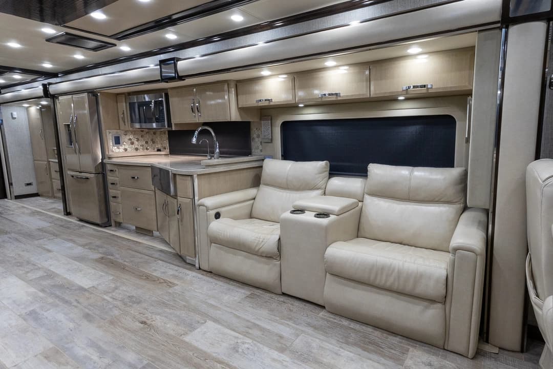 2020 King Aire 4533 Motorcoach - Image 15