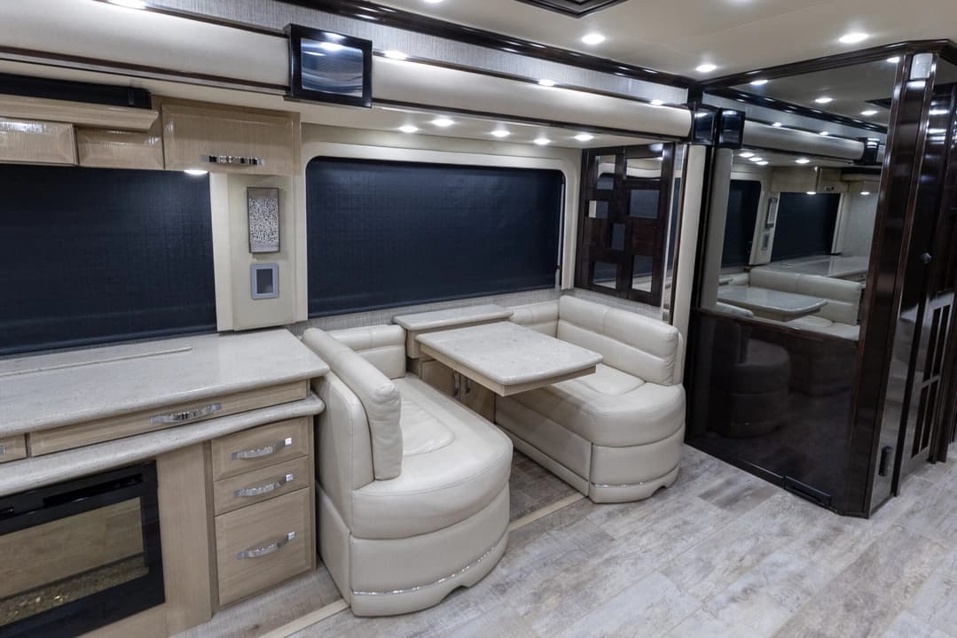 2020 King Aire 4533 Motorcoach - Image 20