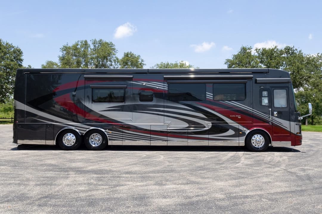 2020 King Aire 4533 Motorcoach - Image 3