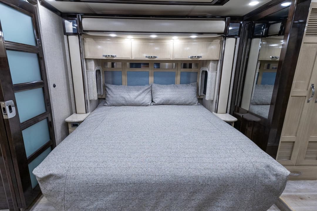 2020 King Aire 4533 Motorcoach - Image 25